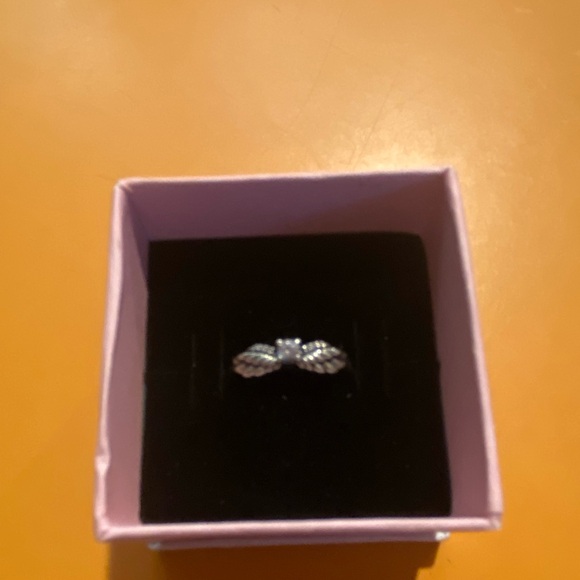 pandora angel wing ring with white cubic zirconia - Picture 8 of 8